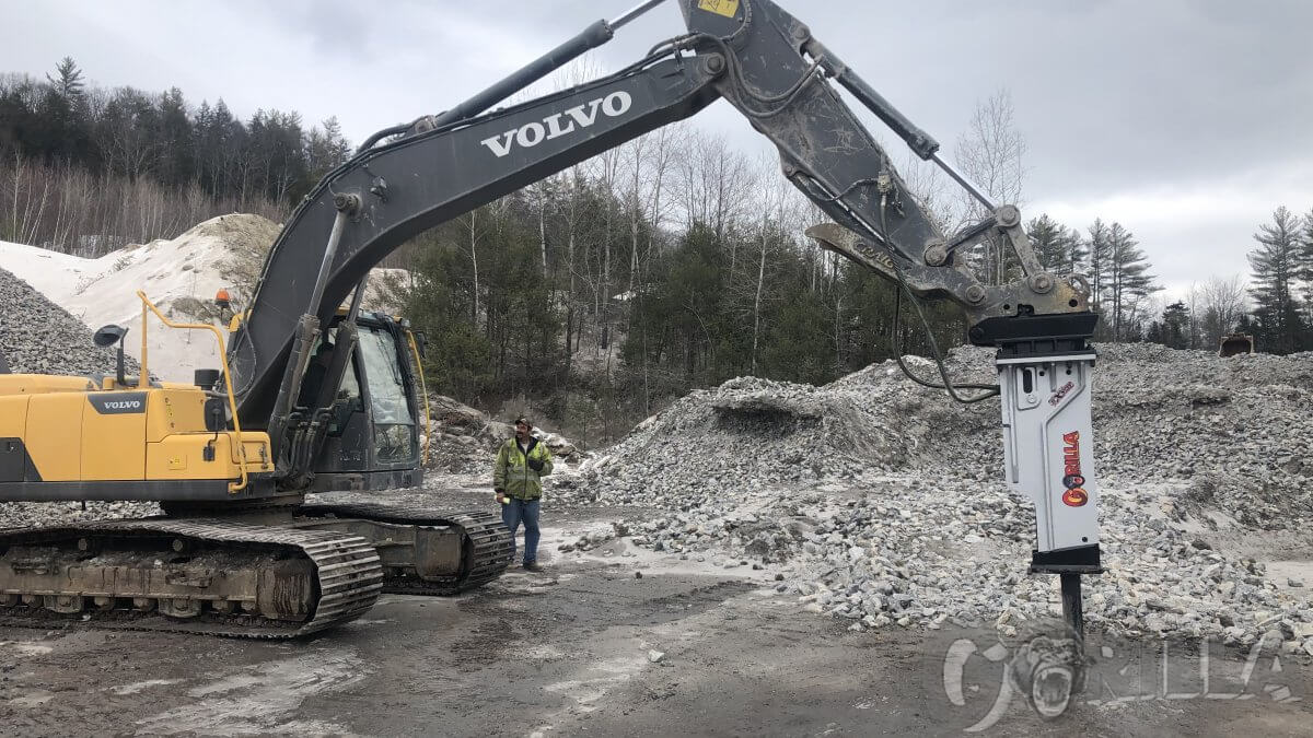 hydraulic hammer breaking rock