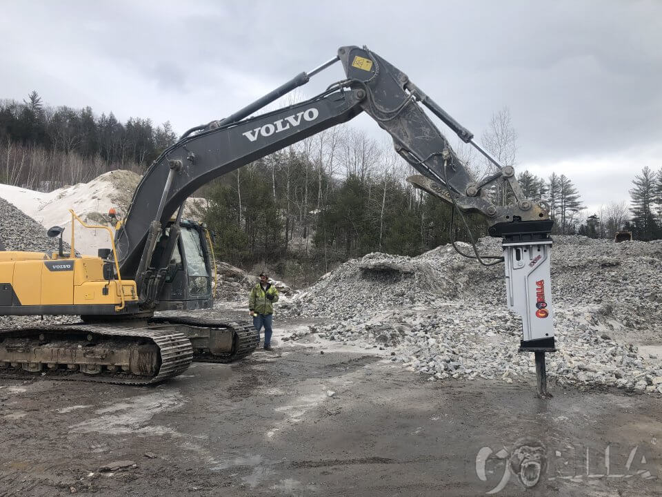 hydraulic hammer breaking rock